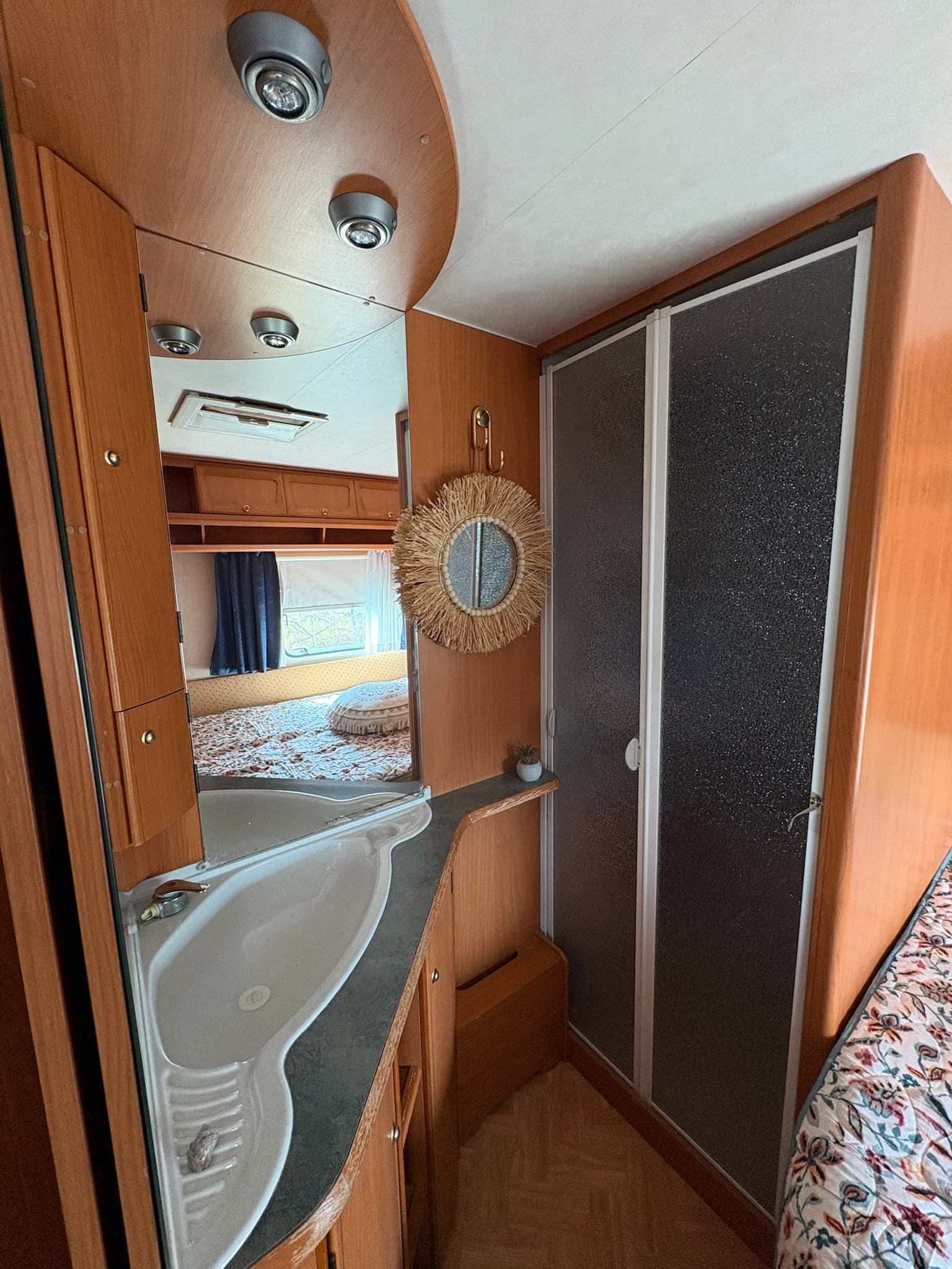 Спалнята на Elysium I — детайли и интериор