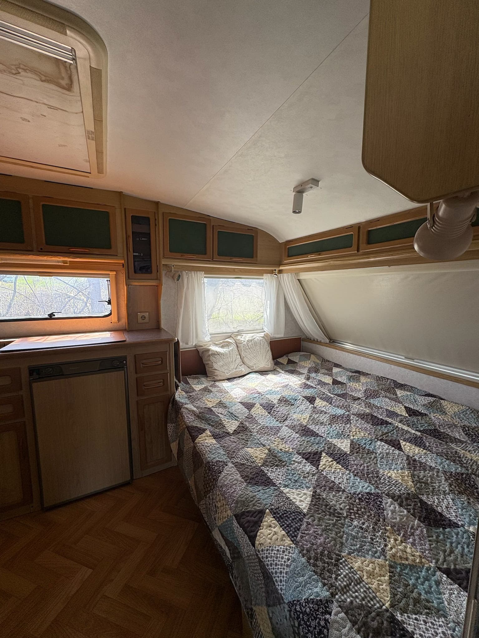 Спалнята на Elysium II — общ план