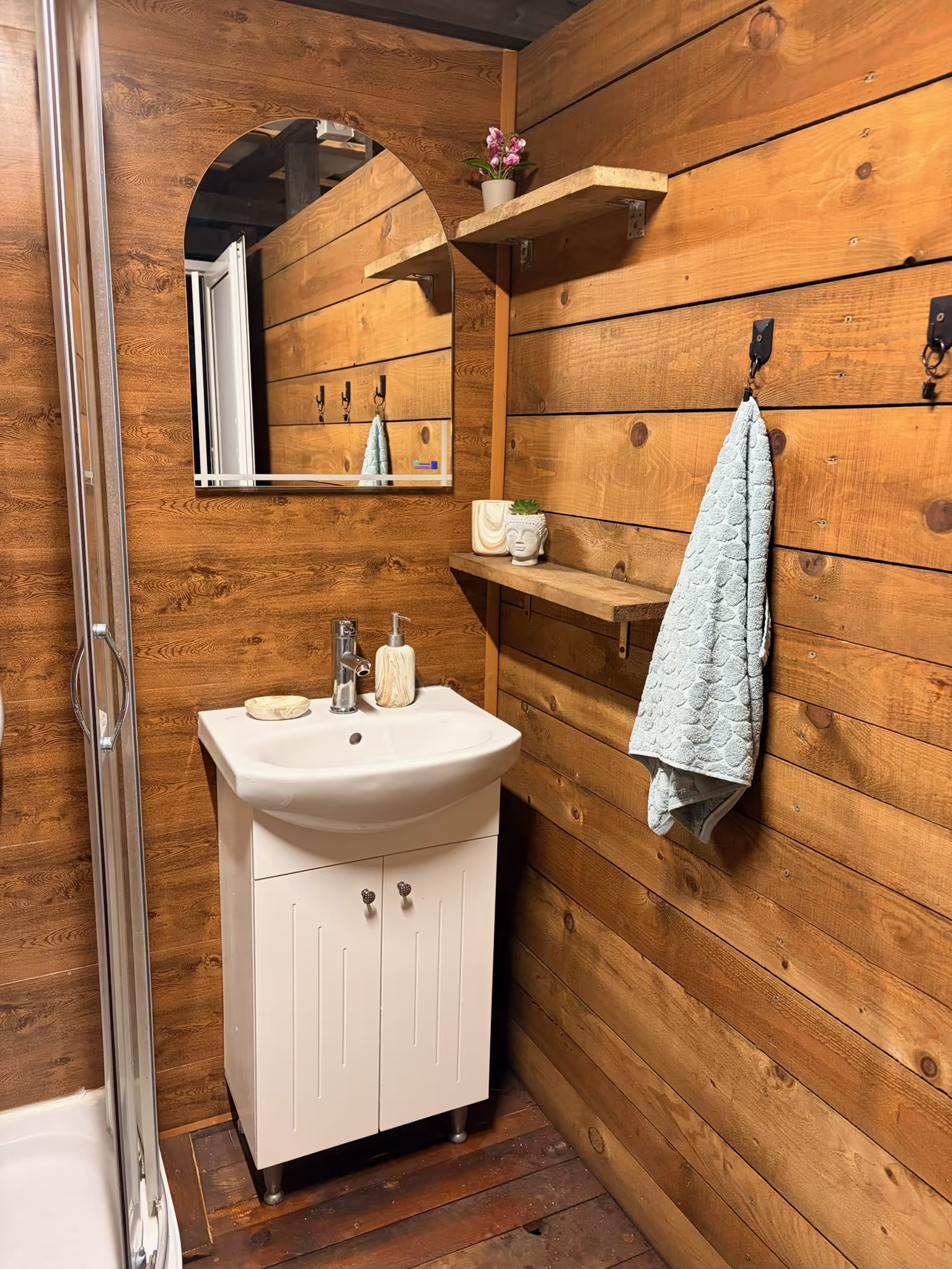 Банята на Elysium I — детайли